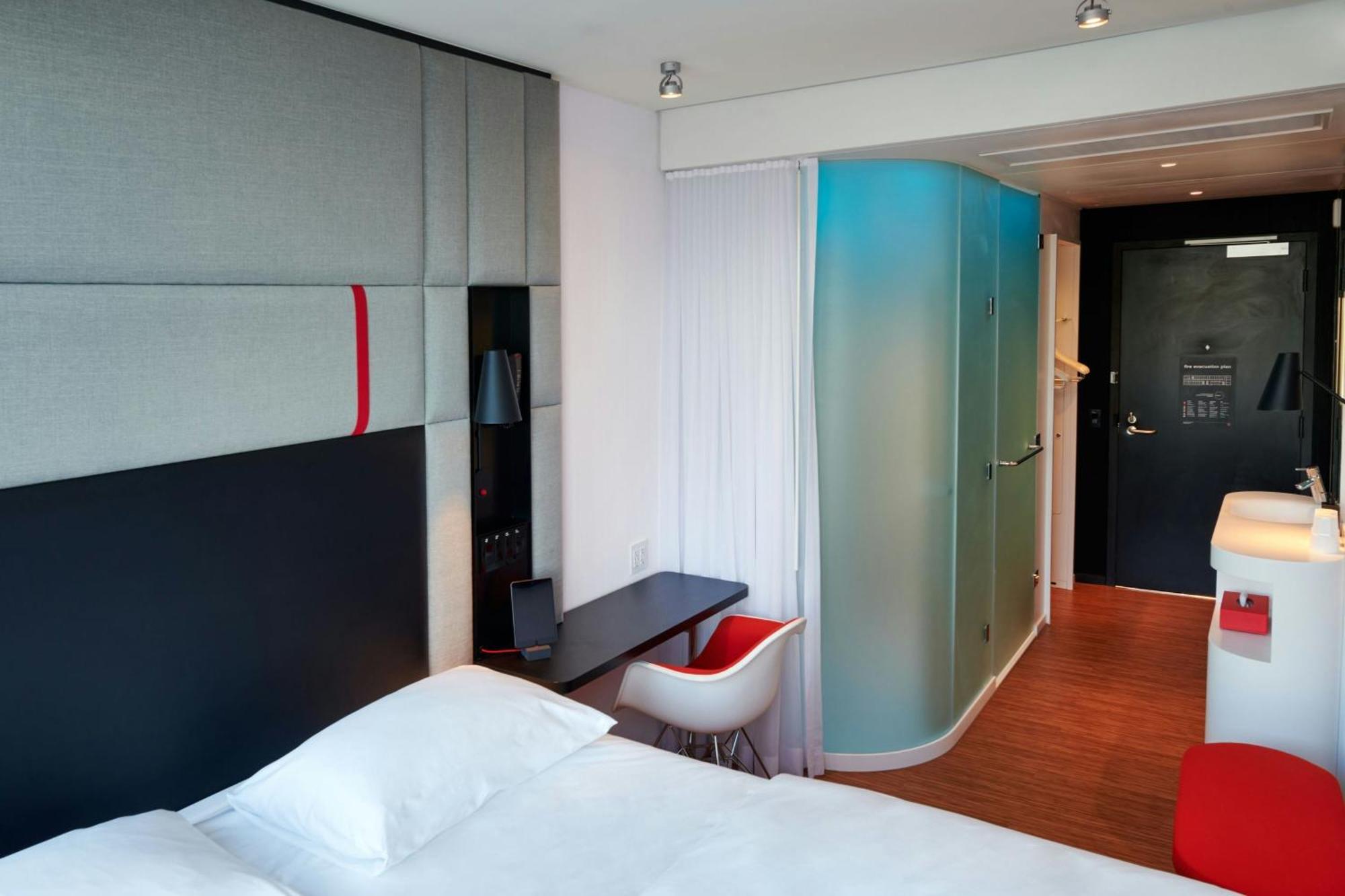 Zimmer mit Kingsize-Bett und Premium-Blick